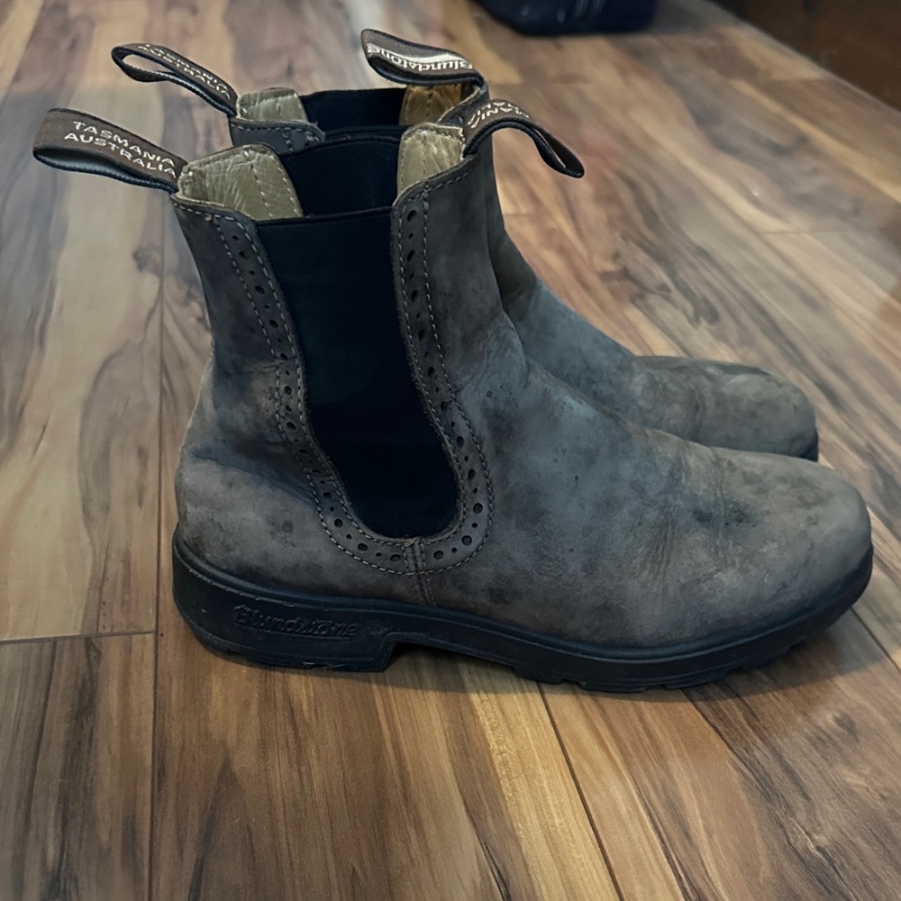 Blundstone Distressed Brown Leather Chelsea Boots